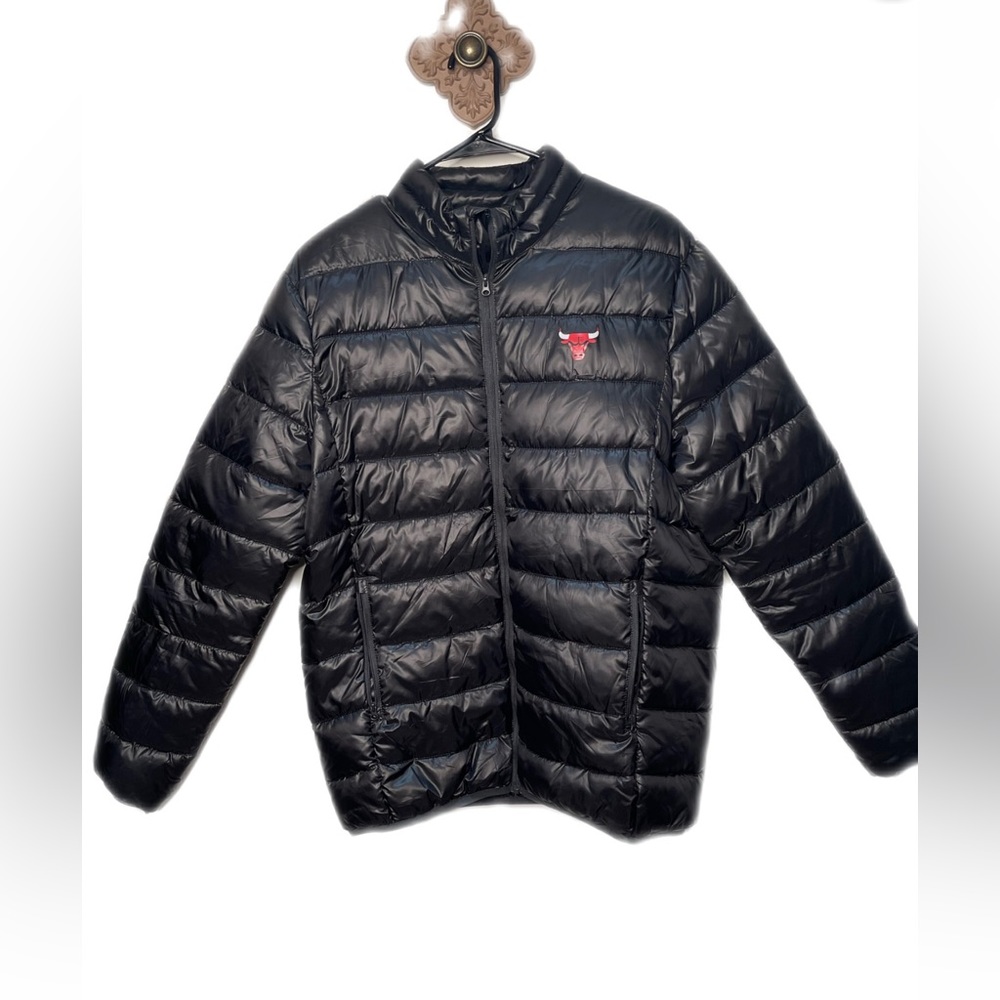 NBA Chicago Bulls puffer jacket.